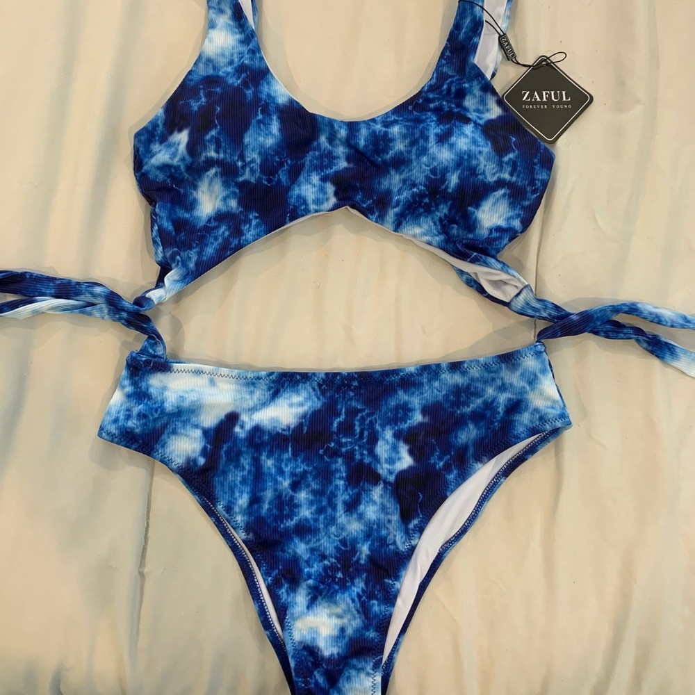 High leg bikini
